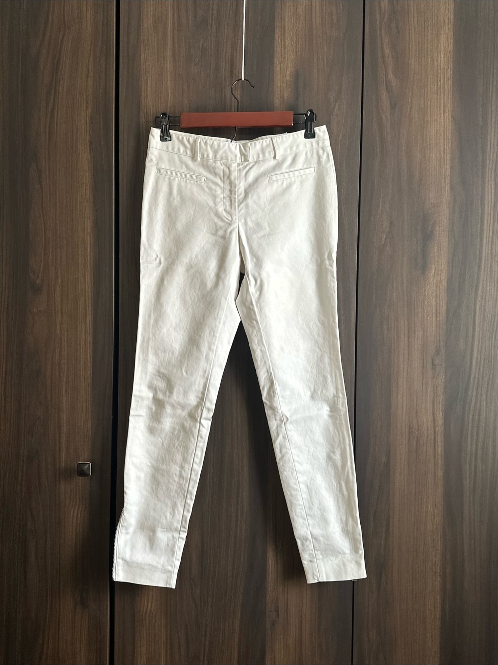 Veronica Beard off- white skinny trousers or ankle-zip pants